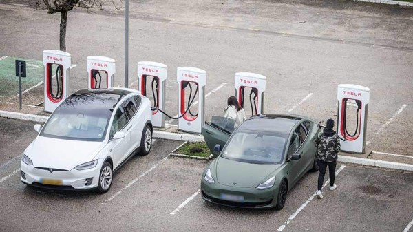 Tesla отозвала 475 тыс. электромобилей
