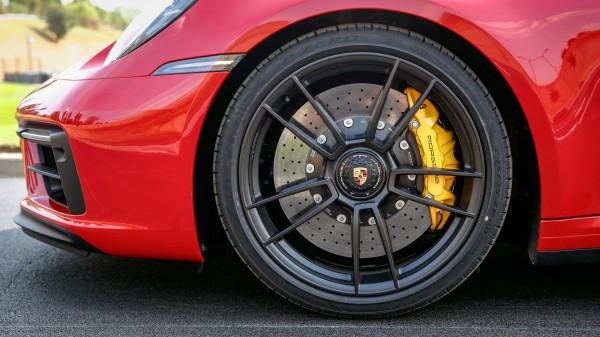 Получаем Porsche 992 c &laquo;механикой&raquo; в виде 911-го GTS