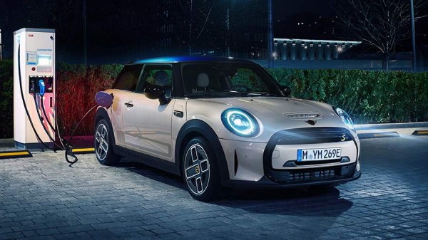 В России начали принимать заказы на электрический хетчбэк Mini
