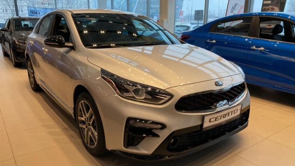 Названы 3 автомобилей C-класса, которые ни в чём не уступают Toyota Corolla