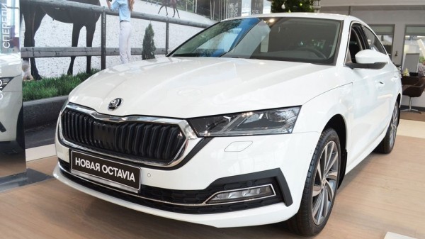 Названы 3 автомобилей C-класса, которые ни в чём не уступают Toyota Corolla