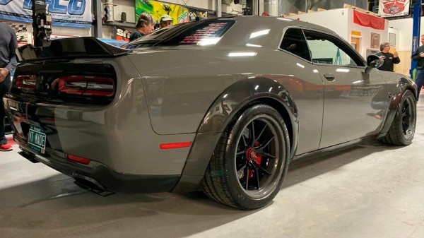На продажу выставили хардкорный Dodge Challenger с необычной историей