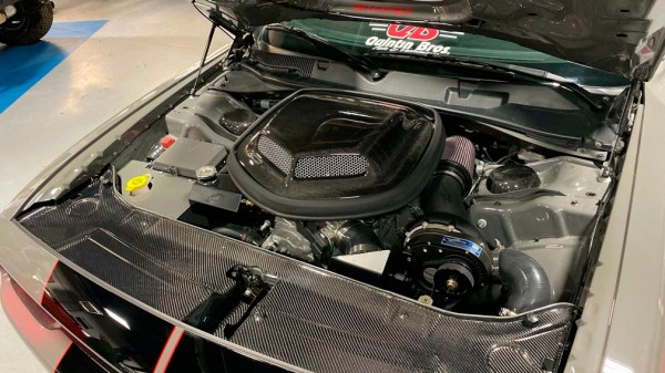 На продажу выставили хардкорный Dodge Challenger с необычной историей