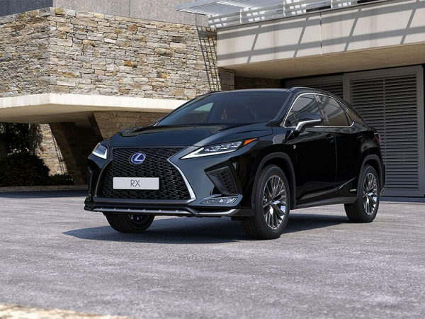 5 самых продаваемых в России премиальных кроссоверов в 2021 году