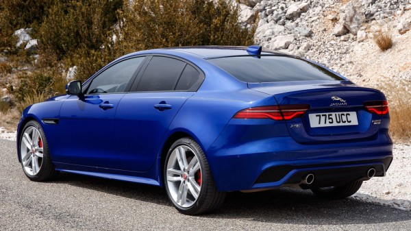 ТОП-3 премиальных седанов, покинувших рынок России в 2021 году