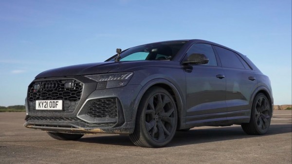 Кроссоверы Audi RS Q8 и Jeep Grand Cherokee Trackhawk сразились на прямой