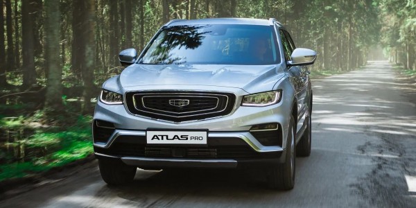 Geely привезёт в Россию флагман KX11 и Atlas Pro с моноприводом