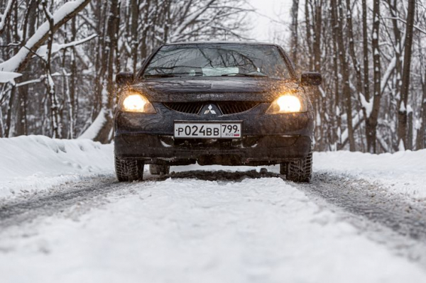 Быстро, шумно, накладно: тест-драйв 20-летнего Mitsubishi Lancer