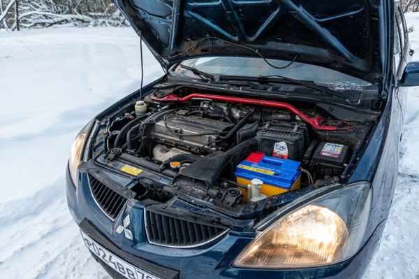 Быстро, шумно, накладно: тест-драйв 20-летнего Mitsubishi Lancer