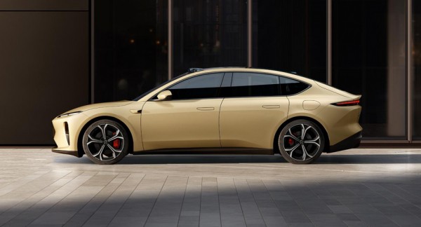 Фастбек Nio ET5 предложил очки дополненной реальности