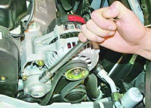 Как поменять ремень генератора своими руками