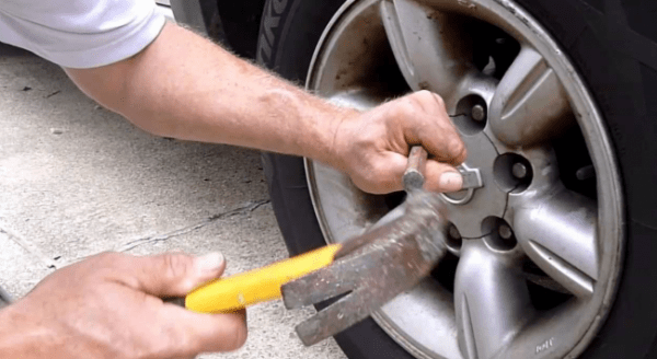 Как правильно снимать колесо с машины