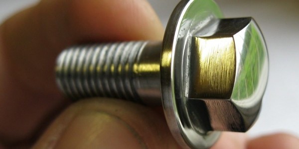 Как выкрутить сломанный болт: лучшие способы