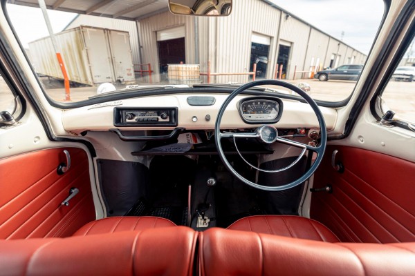 Крошечный кей-кар Subaru 360 1966 года с очень милой внешностью стал лотом аукциона 