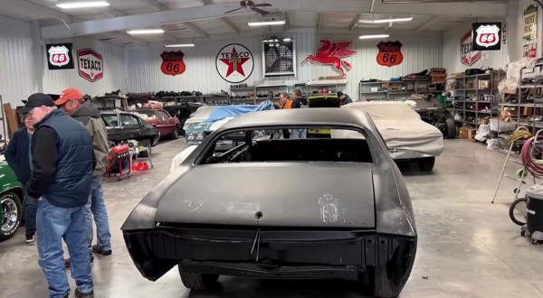 Под крышей этого сарая собрана коллекция классических маслкаров Chevy 