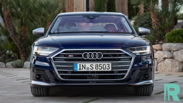 Представлена обновленная версия седана Audi S8
