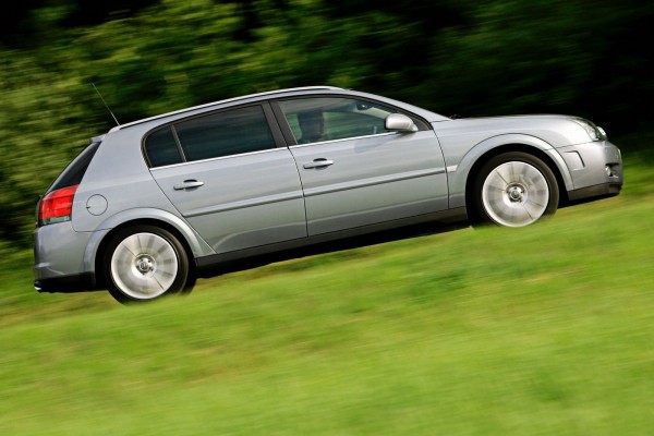 Претензии на бизнес в кузове хэтчбек: стоит ли покупать Opel Signum за 500 тысяч рублей