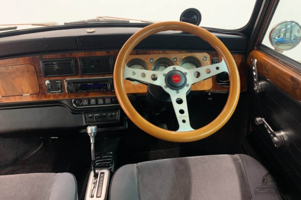 Продается Mini Cooper, созданный для внутреннего рынка Японии 