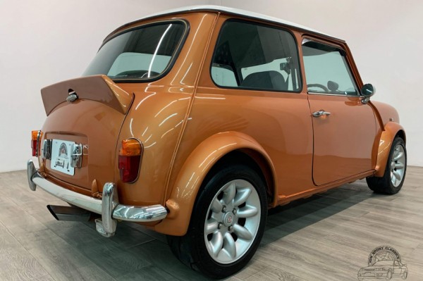 Продается Mini Cooper, созданный для внутреннего рынка Японии 