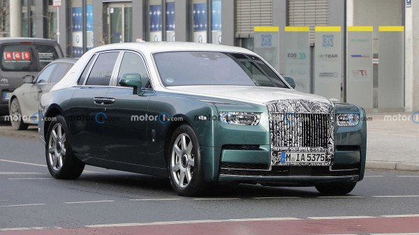 Rolls-Royce Phantom Facelift предстал на шпионских фото с двухцветной краской Rolls-Royce Phantom Facelift предстал на шпионских фото с двухцветной краской