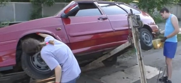 Способы обработки днища автомобиля от коррозии своими руками