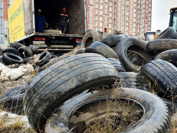 Срок не резиновый: за выброшенные в канаву покрышки могут и посадить