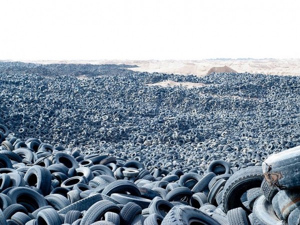 Срок не резиновый: за выброшенные в канаву покрышки могут и посадить