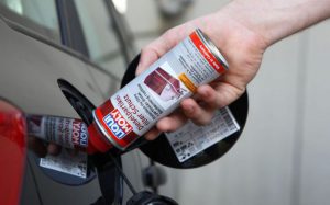 Топливные присадки для&nbsp;бензинового двигателя: преимущества и недостатки