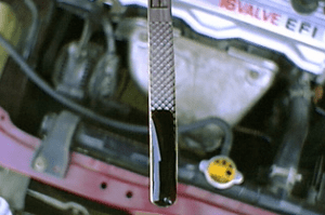 Упал уровень масла в двигателе: почему так происходит