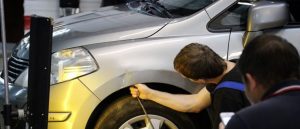 Выпрямление вмятин без покраски: как удалить вмятину на автомобиле самому