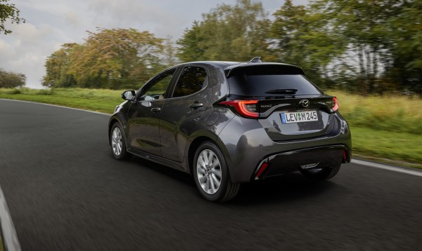 Toyota Yaris превратилась в модель Mazda 2 Hybrid