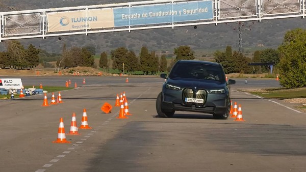 Электрический кроссовер BMW iX не прошёл &laquo;лосиный тест&raquo;