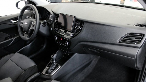 В Сети показали первые изображения седана Hyundai Solaris нового поколения