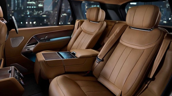 Range Rover нового поколения получит четыре версии в РФ Range Rover нового поколения получит четыре версии в РФ