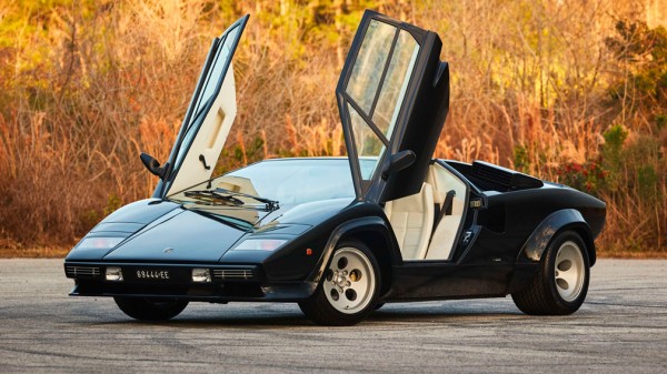 С молотка пустят спорткар Lamborghini Countach, на реставрацию которого потратили 31 млн рублей