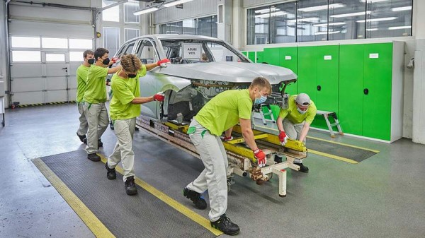 Skoda покажет весной новый кроссовер
Skoda покажет весной новый кроссовер