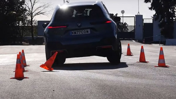 Электрический кроссовер BMW iX не прошёл &laquo;лосиный тест&raquo;