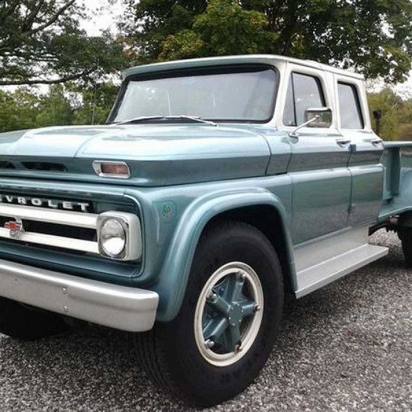 Этот классический Chevy был изготовлен на заказ и выглядит потрясающе 