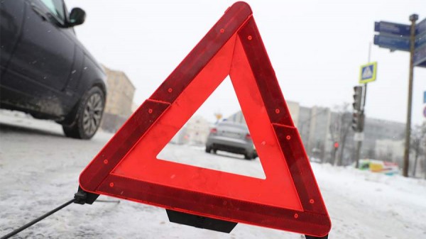 Автоэксперт рассказал о действиях при поломке машины на оживленной дороге
