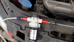 Как сливать масло из двигателя при замене смазки: откачка через аппарат или самотеком