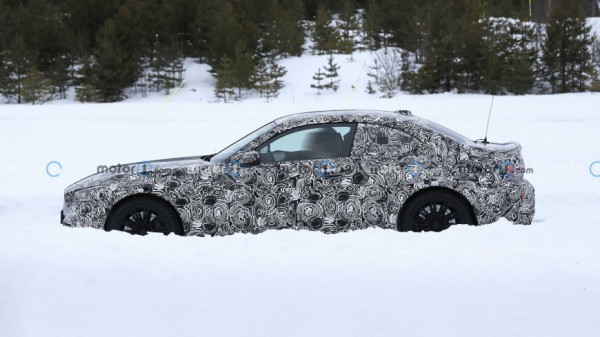 Компания BMW вывела на тесты "заряженное" купе M2 2023 модельного года Компания BMW вывела на тесты "заряженное" купе M2 2023 модельного года