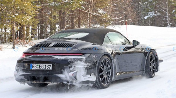 Компания Porsche приступила к тестам обновленной модели 911 в кузове кабриолет Компания Porsche приступила к тестам обновленной модели 911 в кузове кабриолет