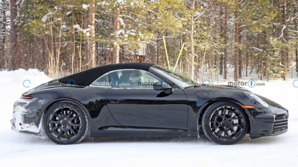 Компания Porsche приступила к тестам обновленной модели 911 в кузове кабриолет Компания Porsche приступила к тестам обновленной модели 911 в кузове кабриолет