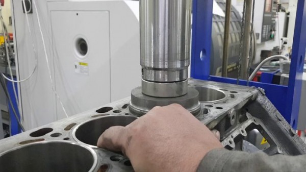 Лопнула гильза в блоке цилиндров: причины и доступные способы ремонта