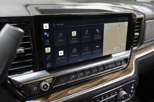 На фото впервые запечатлели интерьер пикапа Chevy Colorado 2023 