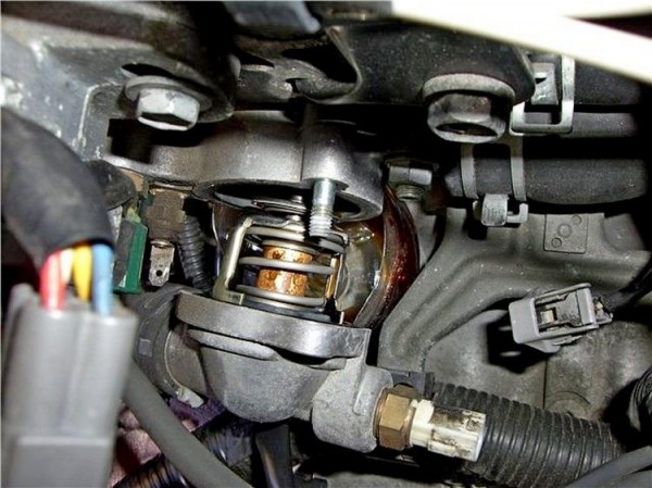 Почему глохнет машина на ходу потом заводится