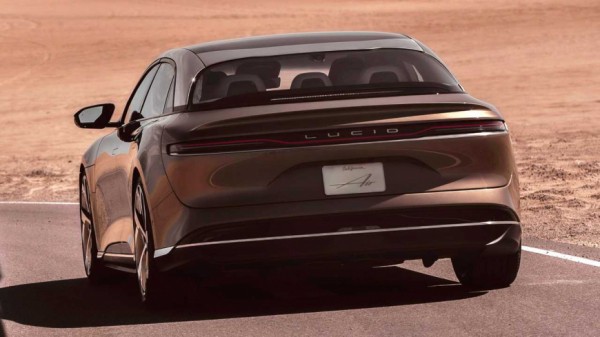 Porsche Taycan не может обогнать китайский Lucid Air мощностью 1111 л.с.
