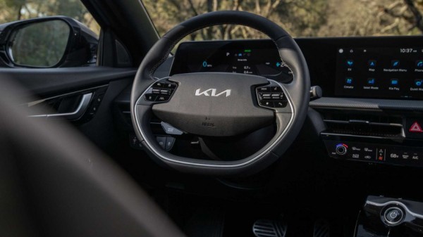 После наценки дилера, электромобиль Kia EV6 продается почти за 6 млн.руб.  После наценки дилера, электромобиль Kia EV6 продается почти за 6 млн.руб.
