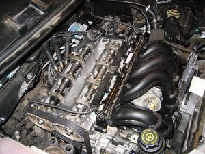 Стук в двигателе появляется и пропадает: причины