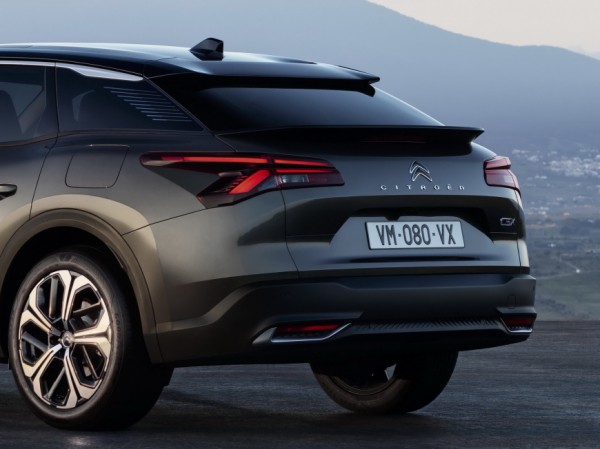 В Интернете показали внешность нового кроссовера Citroen C4 Aircross 2023 года